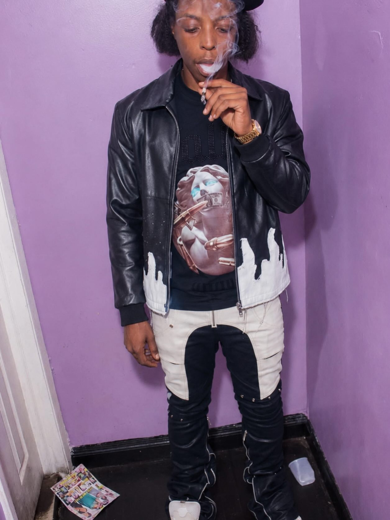 Shorts Temper wearing a black jacket